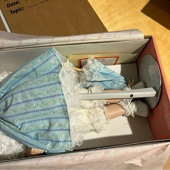 BRINN'S COLLECTIBLE PORCELAIN DOLL: Katie New Condition 1991 NM1551 - Picture 5 of 11